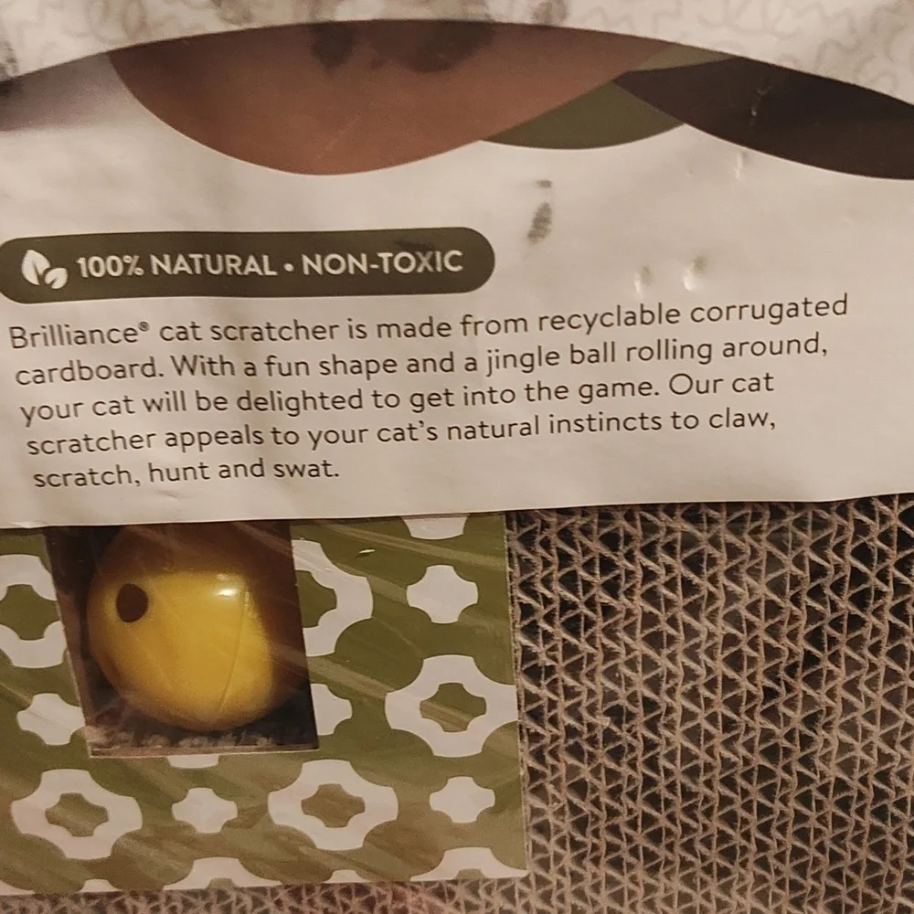 PETS: CAT SCRATCHER WITH BALL